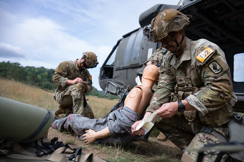 173rd Airborne Brigade Soldiers Provide Medical Aid to a Simulated Casualty