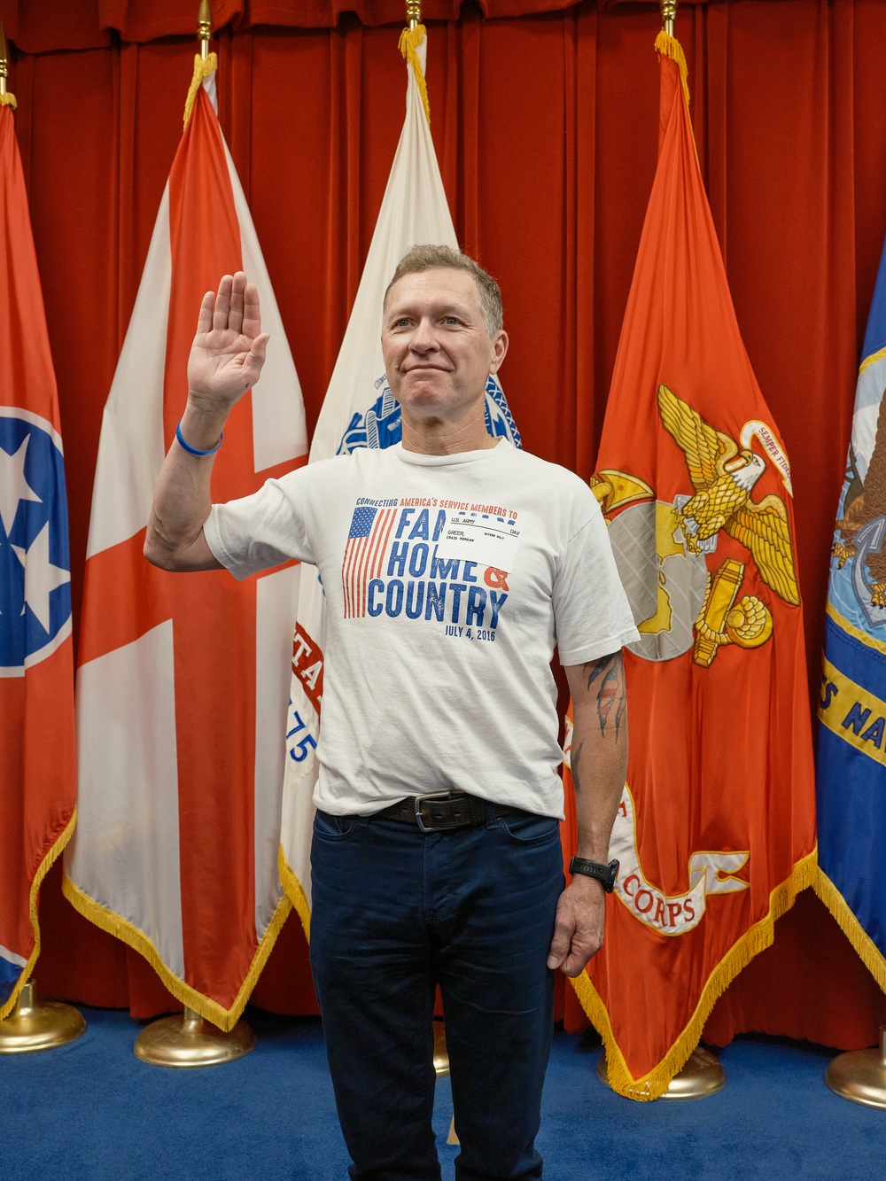 Country Music Star, Craig Morgan enlists into the Army