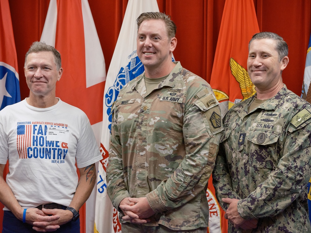 Country Music Star, Craig Morgan enlists into the Army