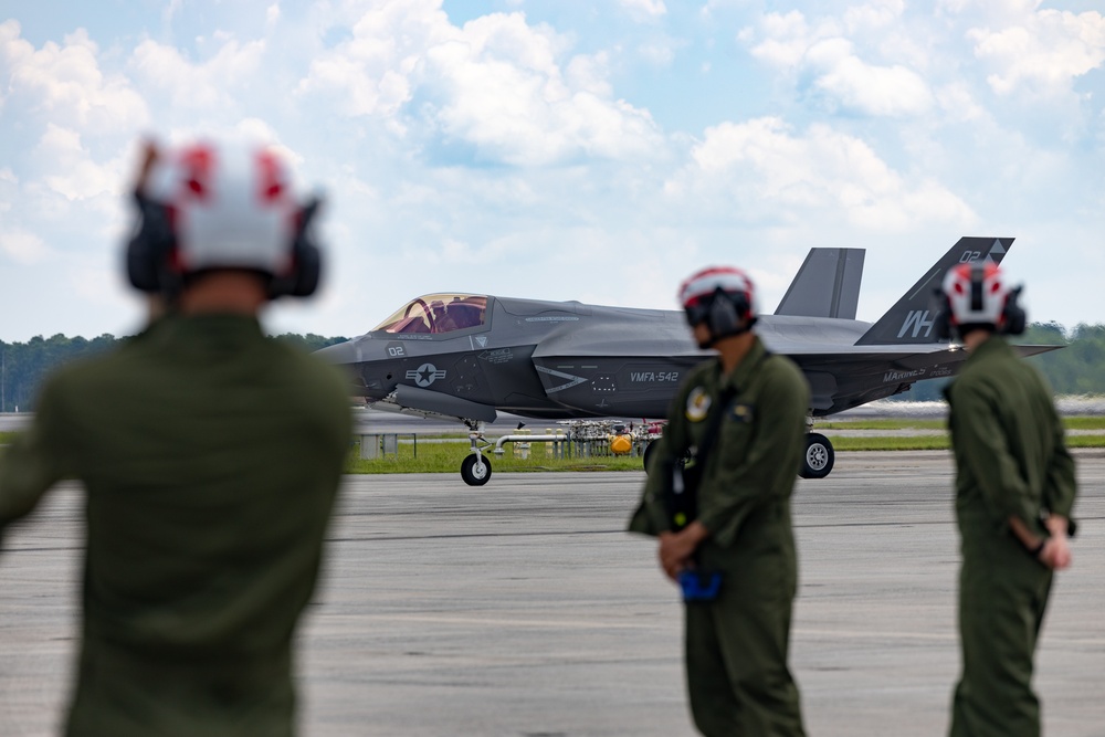 U.S. Marines with VMFA-542 conduct air operations with U.S. Air Force in Exercise Razor Talon