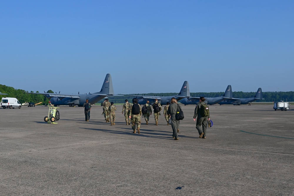 All-female aircrew, TLR Airmen participate in Smithsonian’s &quot;S.H.E. Can&quot; graduation