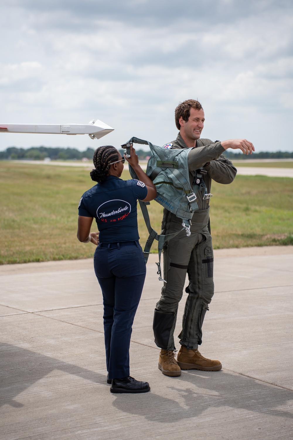 USAF Thunderbirds recognize Hometown Hero in Sioux Falls