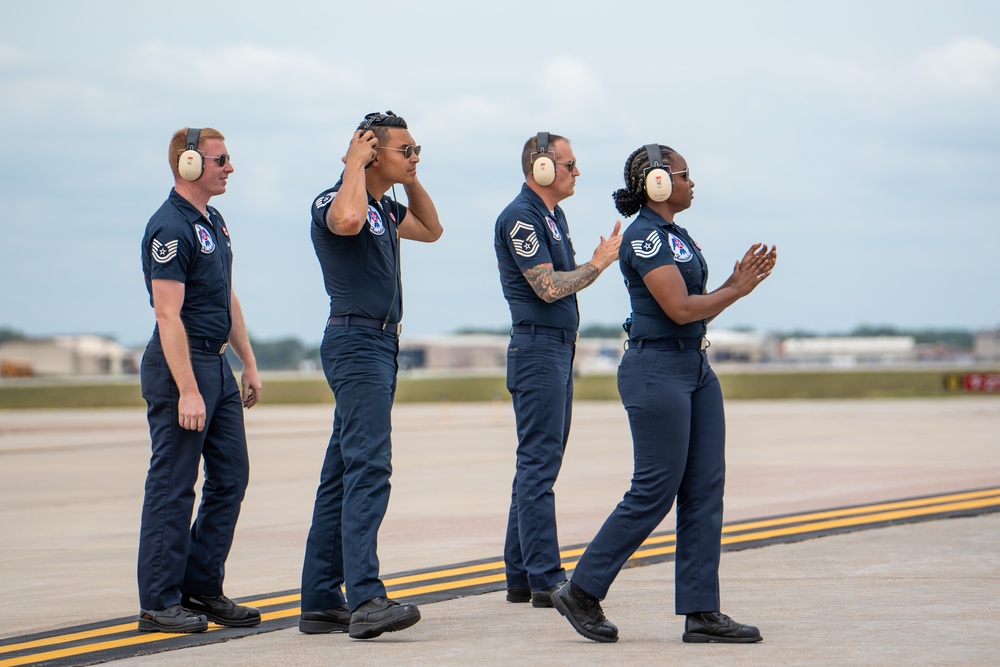 USAF Thunderbirds recognize Hometown Hero in Sioux Falls