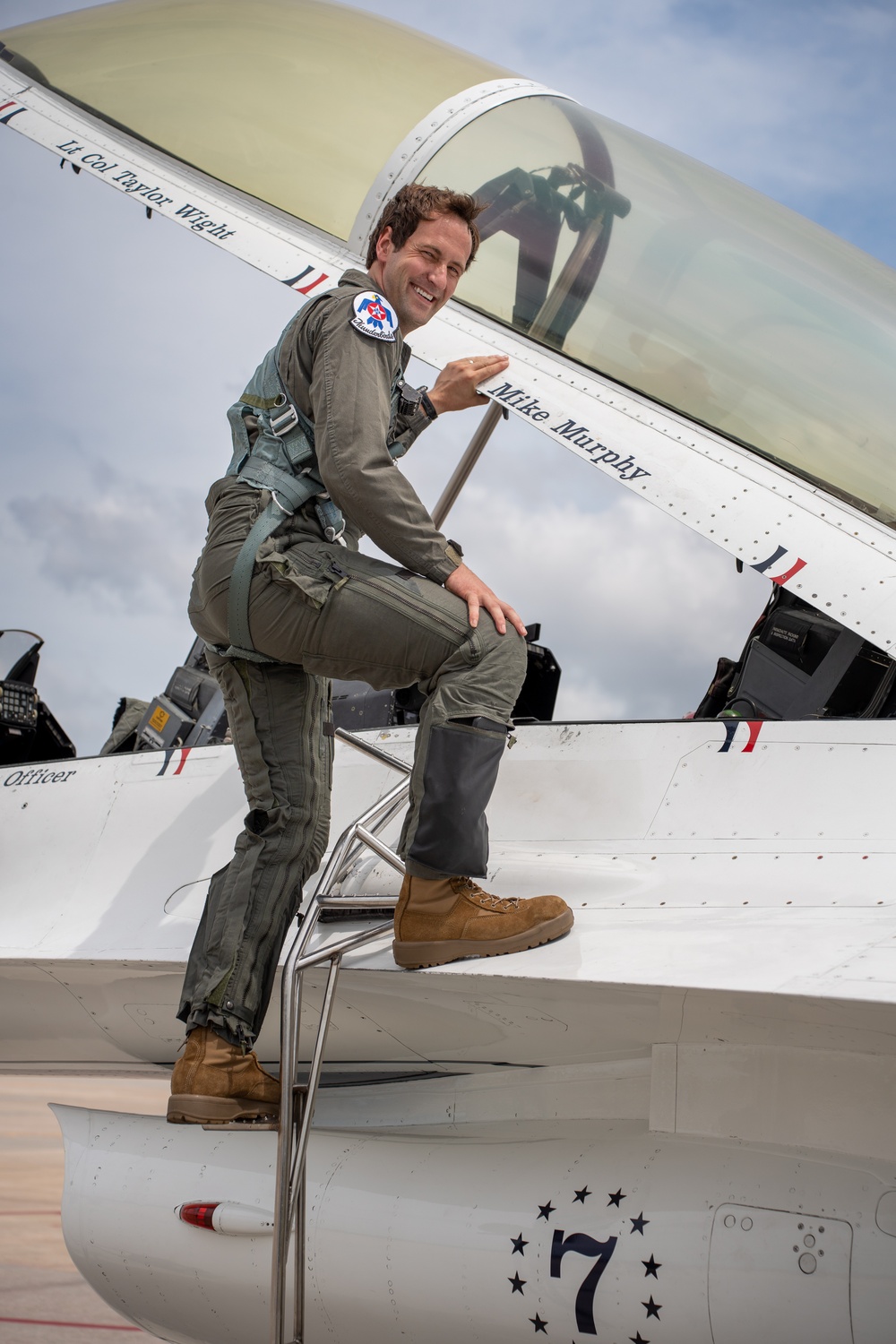 USAF Thunderbirds recognize Hometown Hero in Sioux Falls