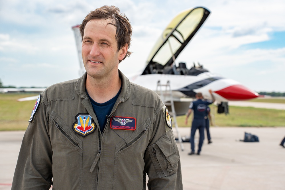 USAF Thunderbirds recognize Hometown Hero in Sioux Falls