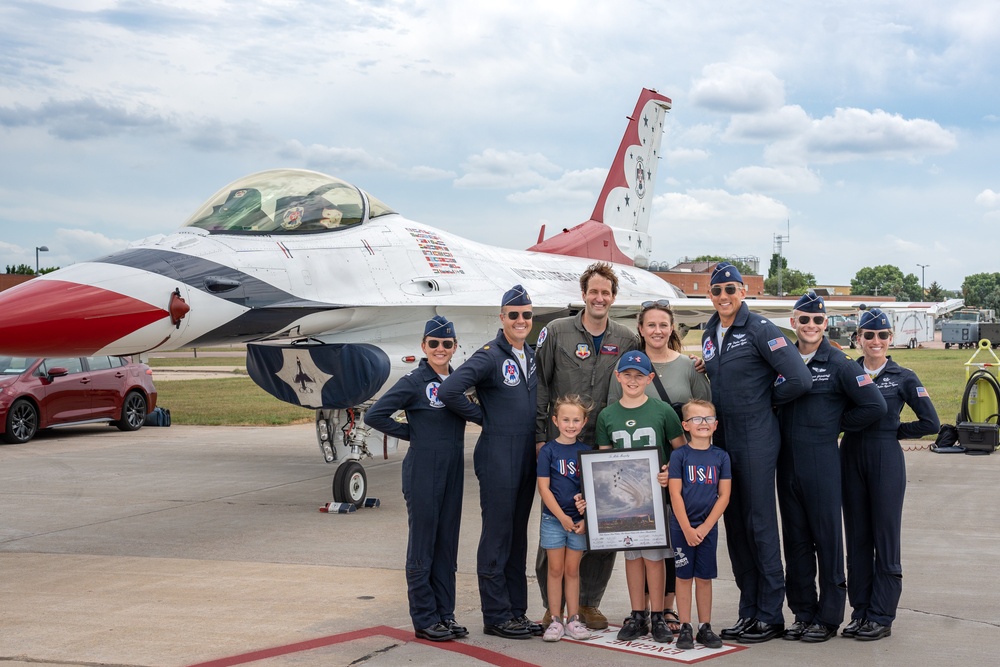 USAF Thunderbirds recognize Hometown Hero in Sioux Falls