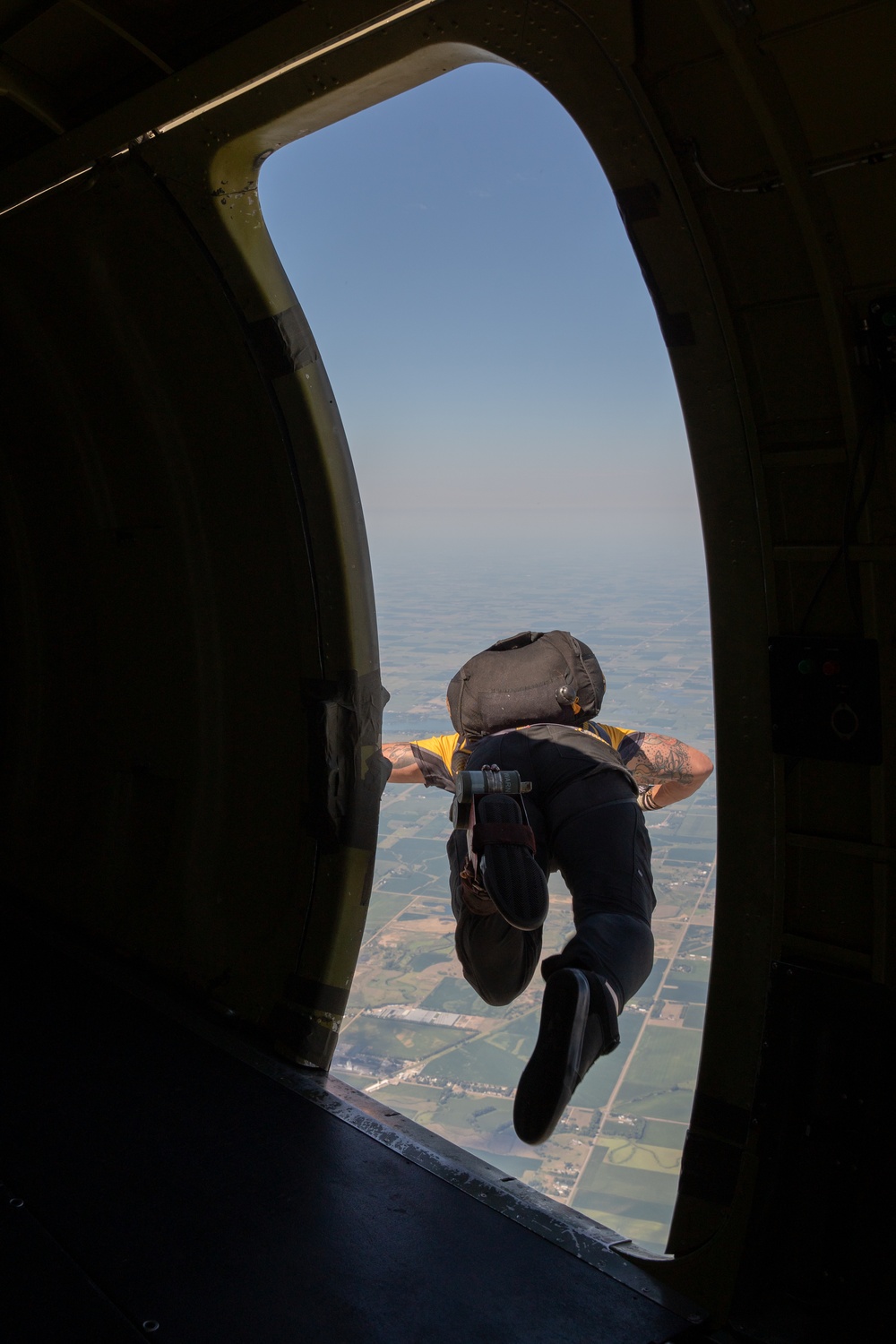 USSOCOM &quot;Para-Commandos Drop in to the Sioux Falls Airshow