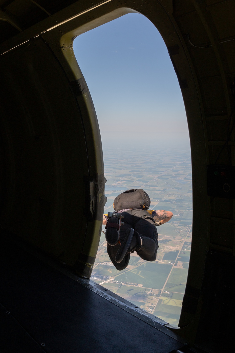 USSOCOM &quot;Para-Commandos Drop in to the Sioux Falls Airshow