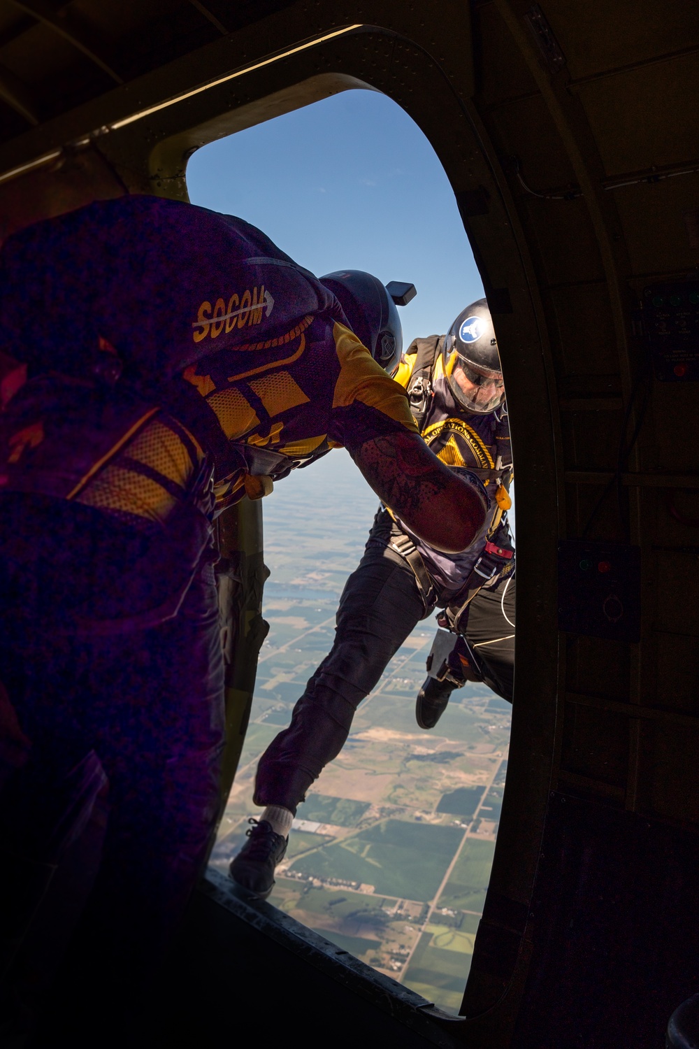 USSOCOM &quot;Para-Commandos Drop in to the Sioux Falls Airshow