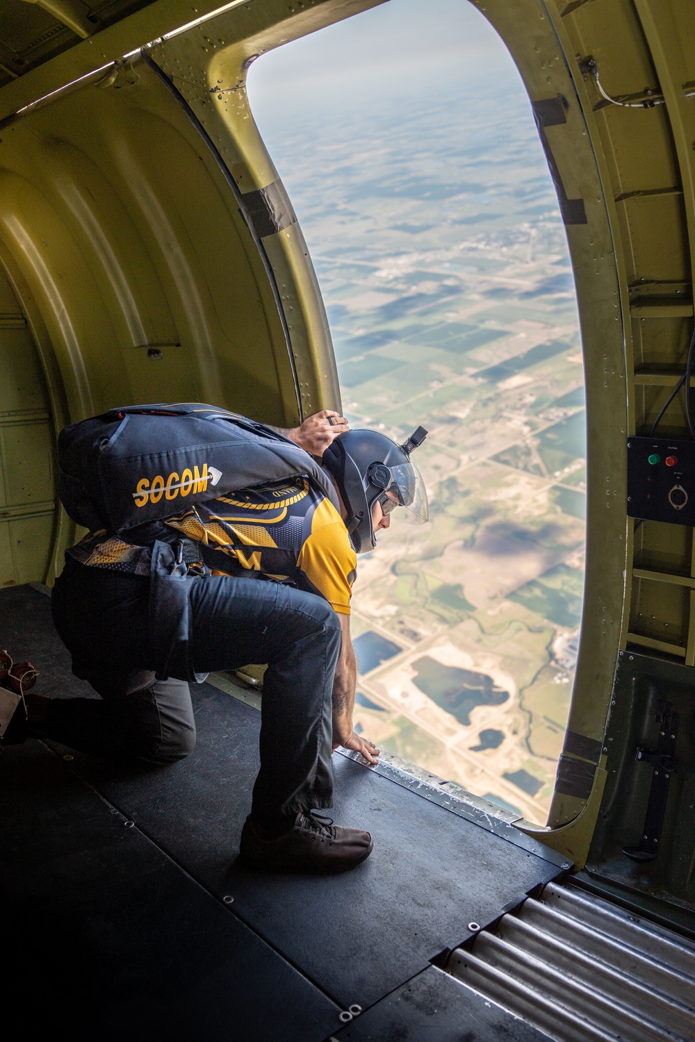 USSOCOM &quot;Para-Commandos Drop in to the Sioux Falls Airshow