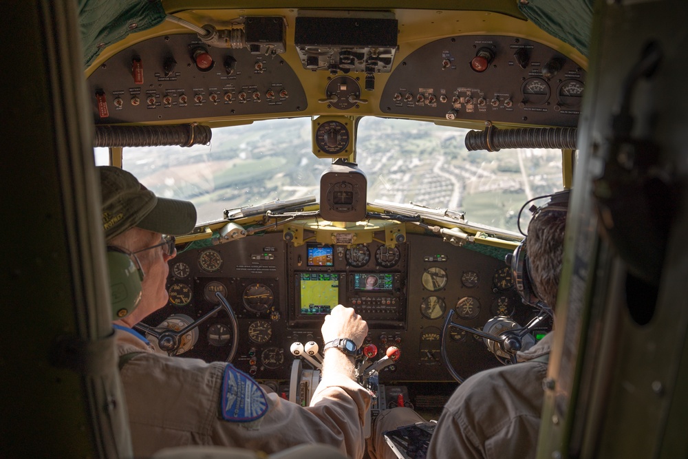 USSOCOM &quot;Para-Commandos Drop in to the Sioux Falls Airshow