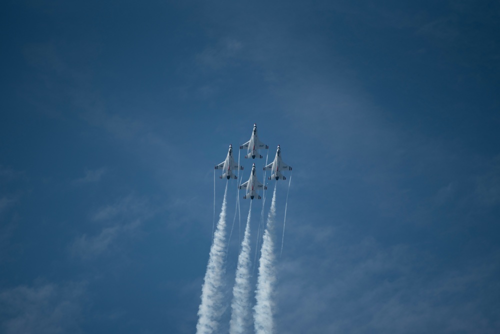 The United States Air Force Demonstration Squadron “Thunderbirds” perform at the Sioux Falls Airshow