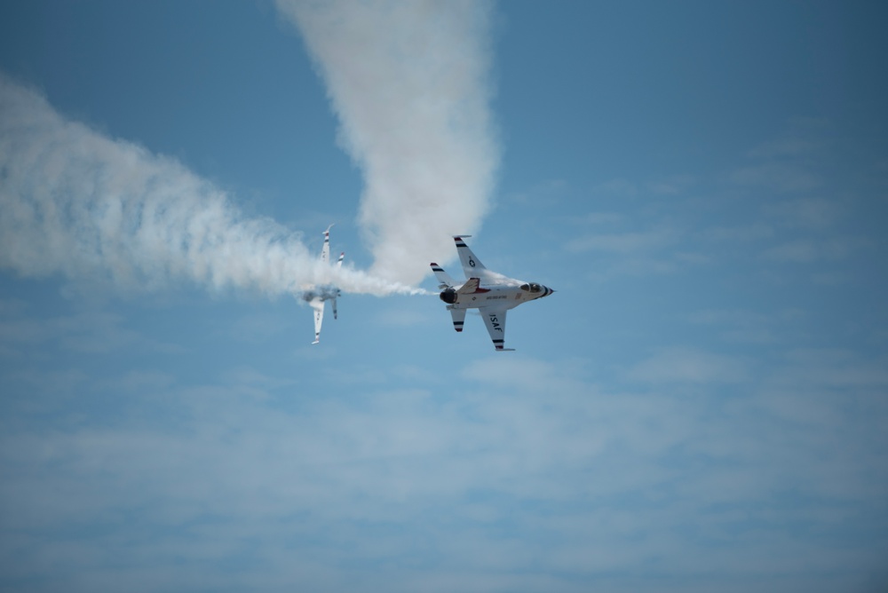 The United States Air Force Demonstration Squadron “Thunderbirds” perform at the Sioux Falls Airshow