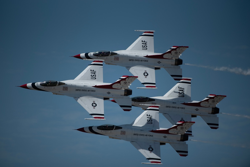 The United States Air Force Demonstration Squadron “Thunderbirds” perform at the Sioux Falls Airshow