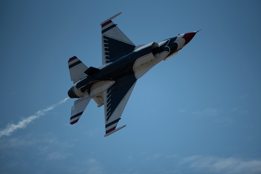 The United States Air Force Demonstration Squadron “Thunderbirds” perform at the Sioux Falls Airshow