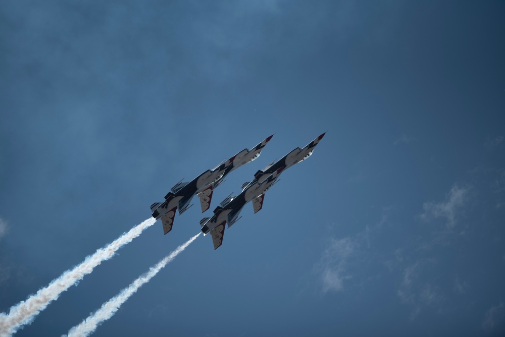 The United States Air Force Demonstration Squadron “Thunderbirds” perform at the Sioux Falls Airshow