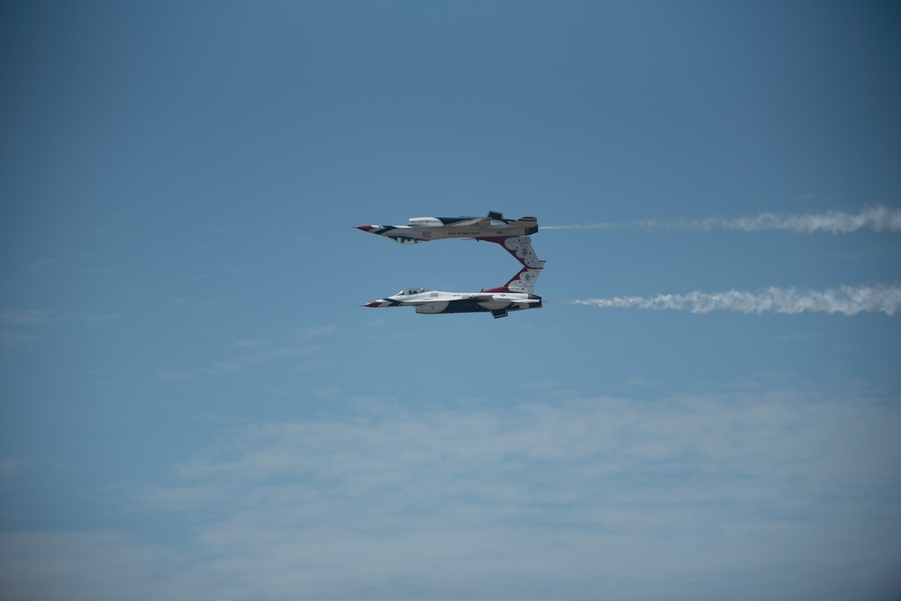 The United States Air Force Demonstration Squadron “Thunderbirds” perform at the Sioux Falls Airshow