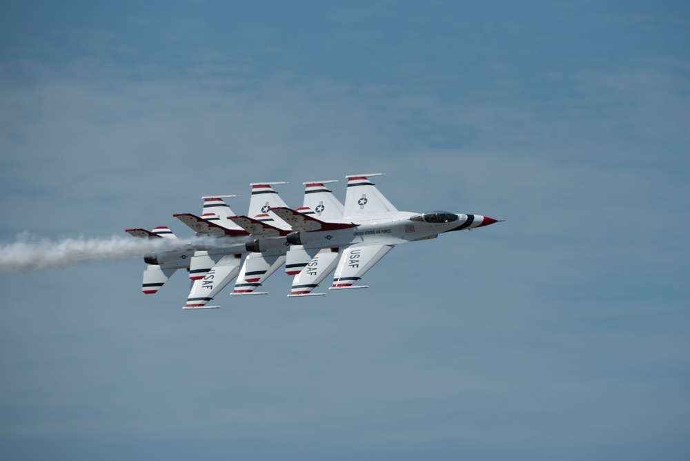 The United States Air Force Demonstration Squadron “Thunderbirds” perform at the Sioux Falls Airshow