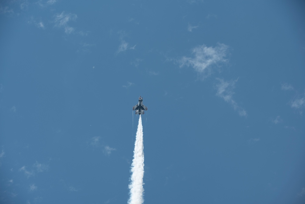 The United States Air Force Demonstration Squadron “Thunderbirds” perform at the Sioux Falls Airshow