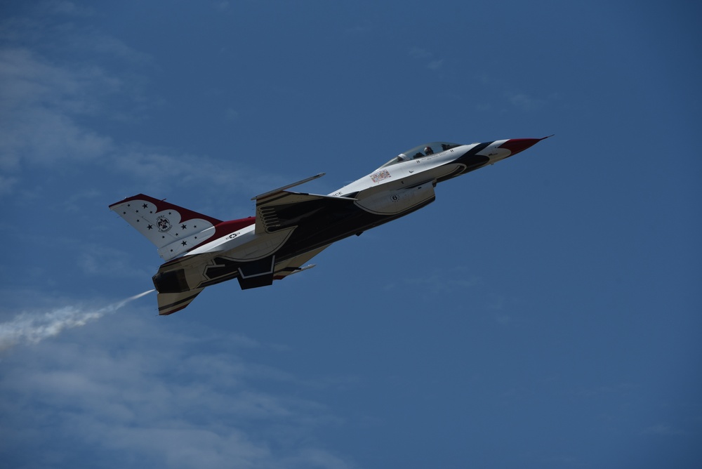 The United States Air Force Demonstration Squadron “Thunderbirds” perform at the Sioux Falls Airshow