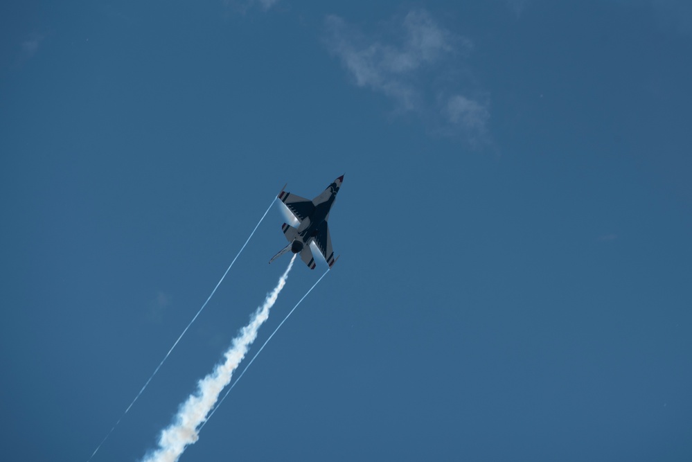 The United States Air Force Demonstration Squadron “Thunderbirds” perform at the Sioux Falls Airshow