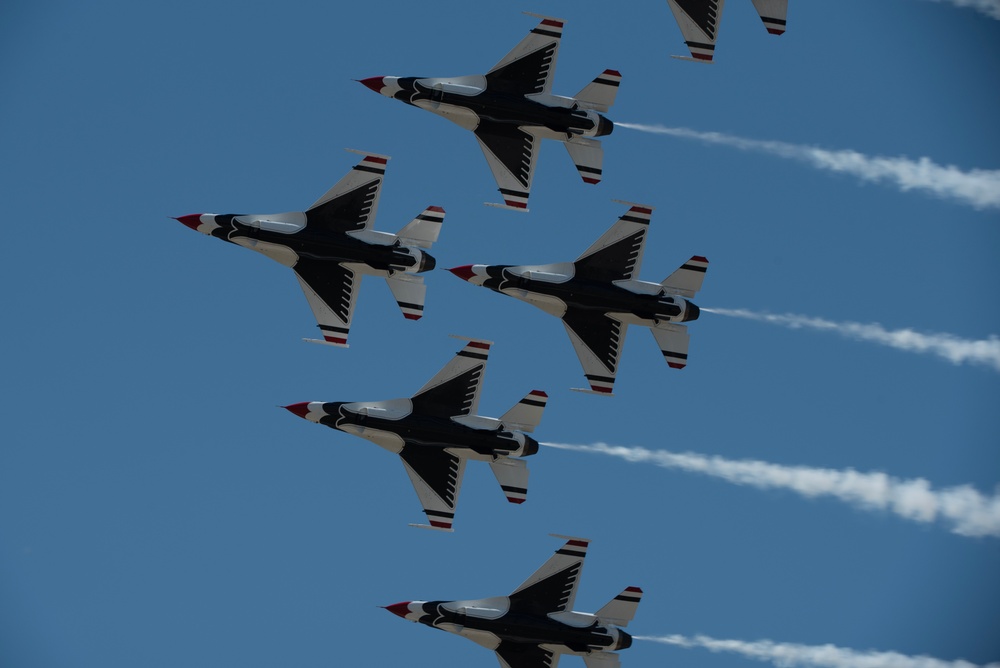 The United States Air Force Demonstration Squadron “Thunderbirds” perform at the Sioux Falls Airshow