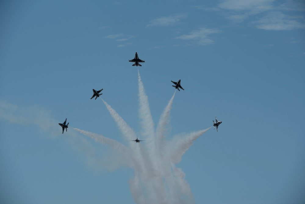 The United States Air Force Demonstration Squadron “Thunderbirds” perform at the Sioux Falls Airshow