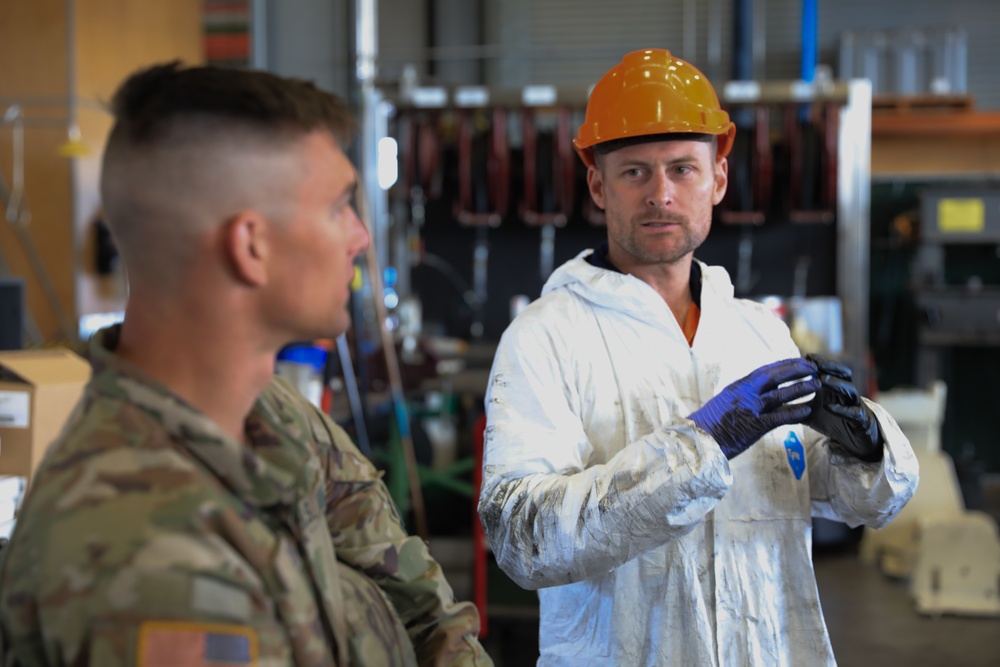 1st AD Soldiers and Australian contractors team up to repair M1A2 Abrams tank