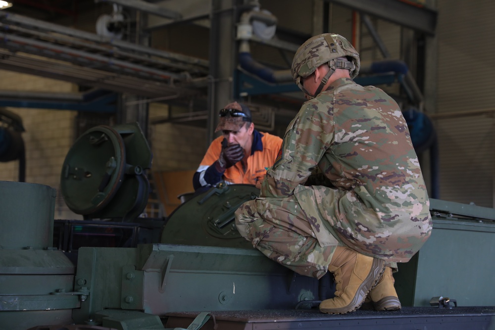 1st AD Soldiers and Australian contractors team up to repair M1A2 Abrams tank