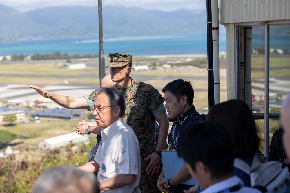 Okinawa Governor visits MCBH