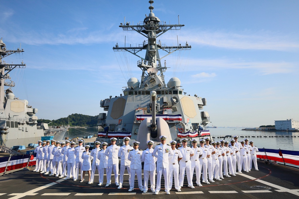 Change of Command held aboard USS BENFOLD (DDG 65)