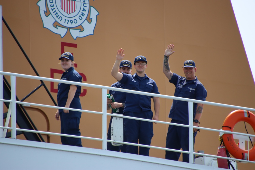 DVIDS Images Grand Haven Coast Guard Festival Parade of Ships