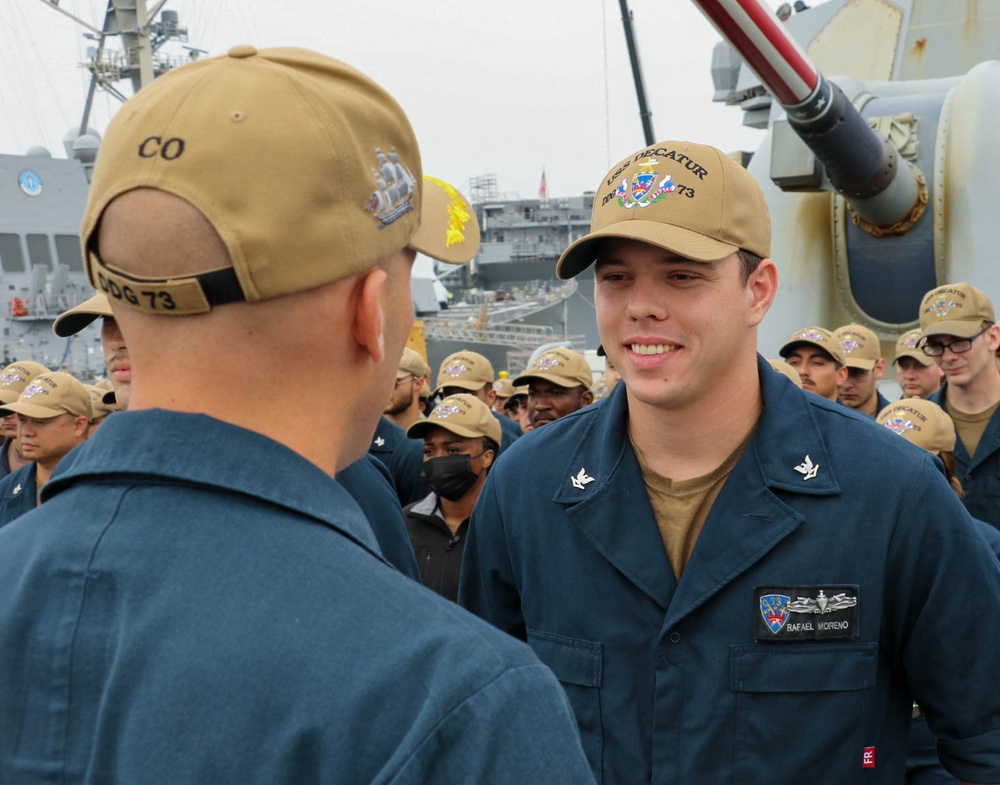 USS Decatur Holds Awards Ceremony