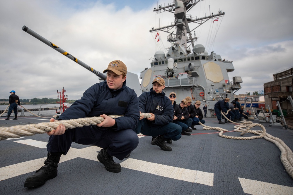 USS Roosevelt (DDG 80) sails with Latvian Patrol Boat LV Viesīte (P 07) in  the Baltic Sea > U.S. Naval Forces Europe and Africa / U.S. Sixth Fleet >  News Display