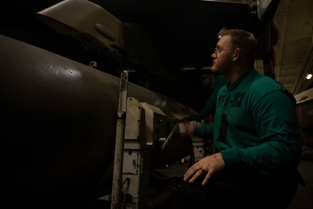 USS Carl Vinson (CVN 70) Sailors Perform Maintenance on Aircrafts in the Pacific Ocean