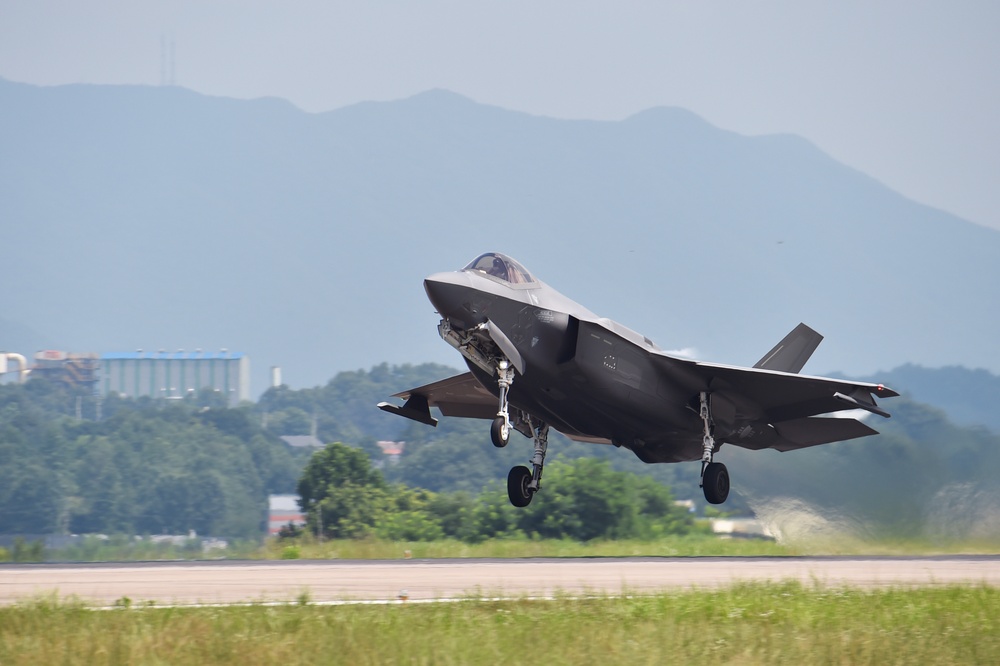 7th Air Force and ROK Air Force fighters conduct combined live-fire training