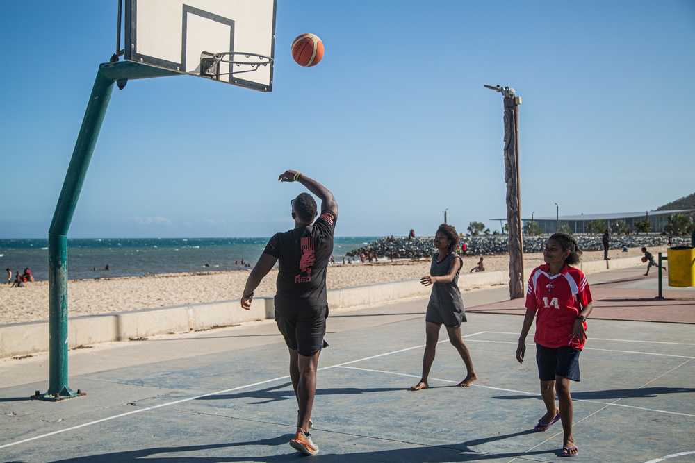 KM23: Sports with local Papuans