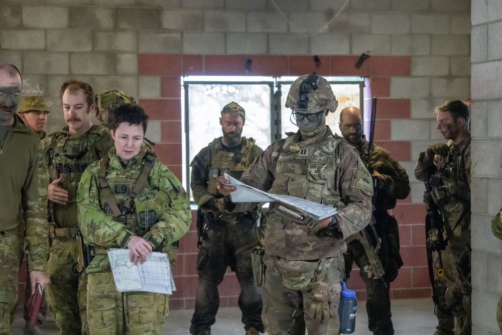 Australian Army's 3rd Brigade conducts orders brief and ROC drill