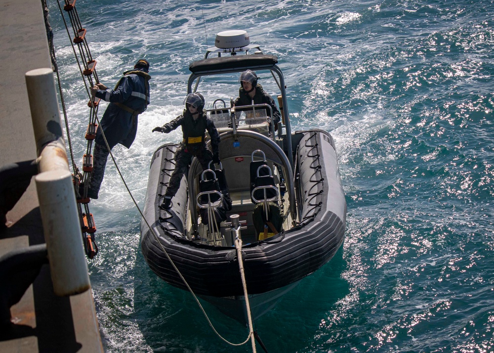 USS Miguel Keith Conducts Boat Operations with HMAS Adelaide