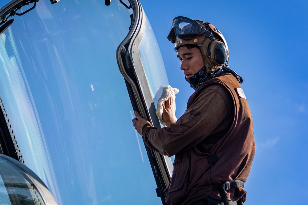 USS Ronald Reagan (CVN 76) conducts flight operations