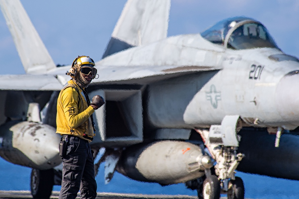 USS Ronald Reagan (CVN 76) conducts flight operations