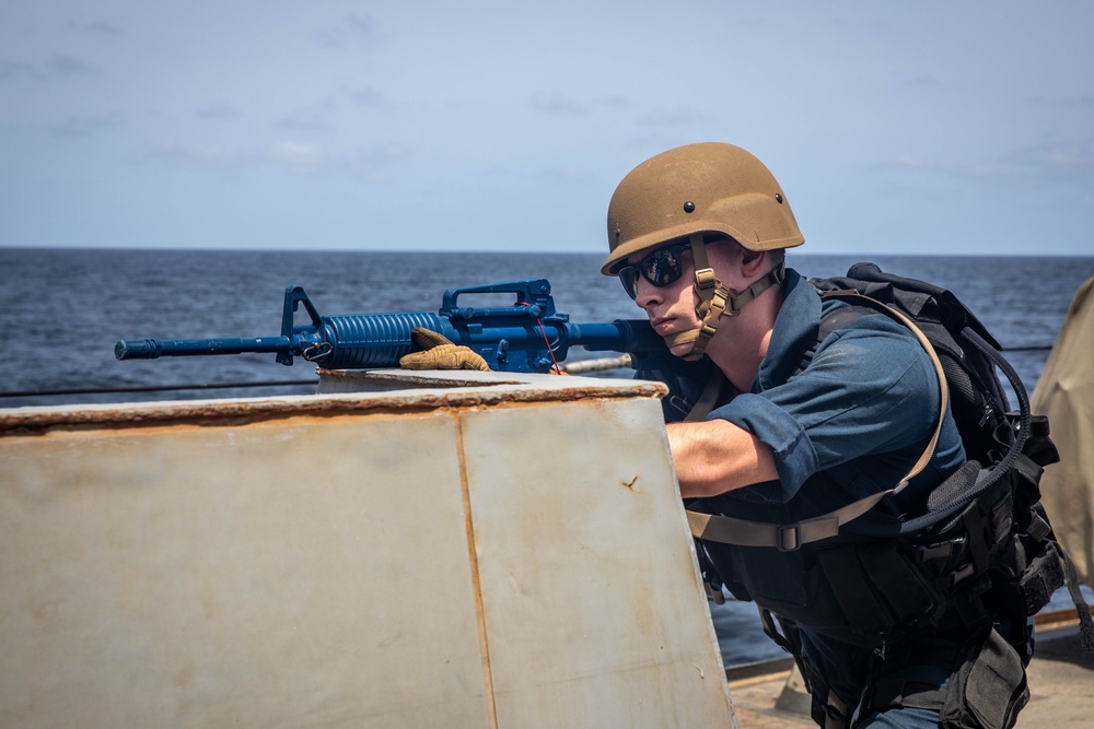 USS McFaul Conducts VBSS Training