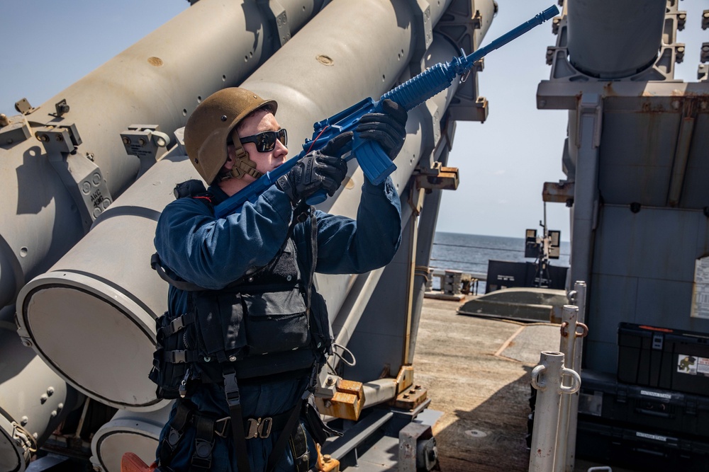 USS McFaul Conducts VBSS Training