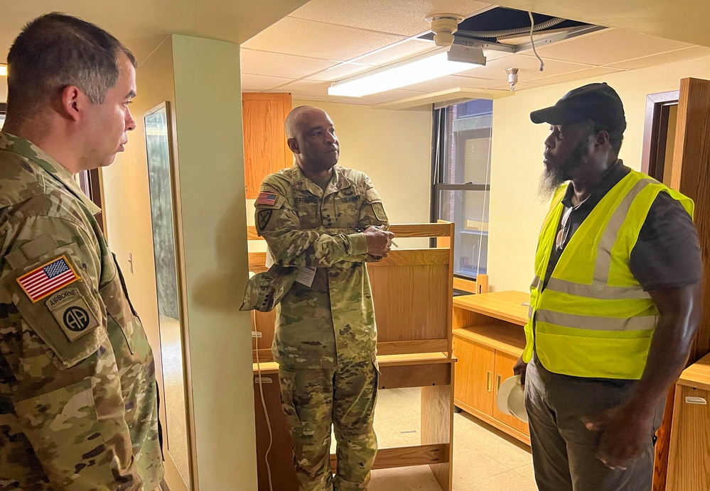 LTG Vereen visits Barracks at Fort Liberty