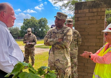 LTG Vereen visits Barracks at Fort Liberty