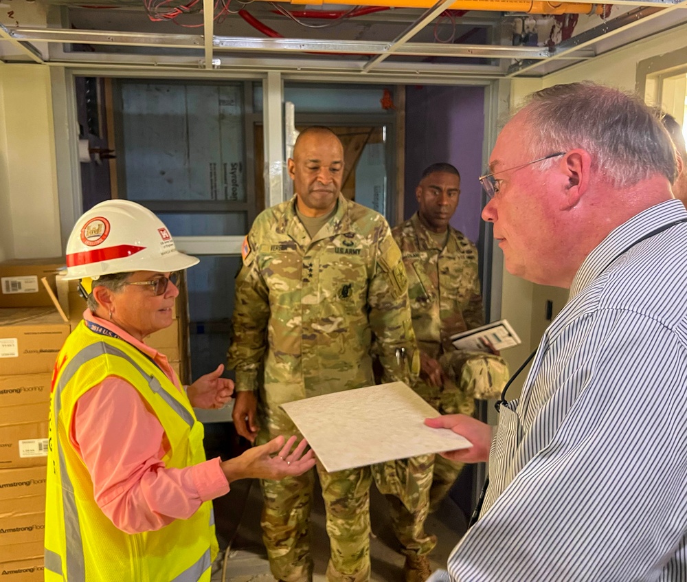 LTG Vereen visits Barracks at Fort Liberty