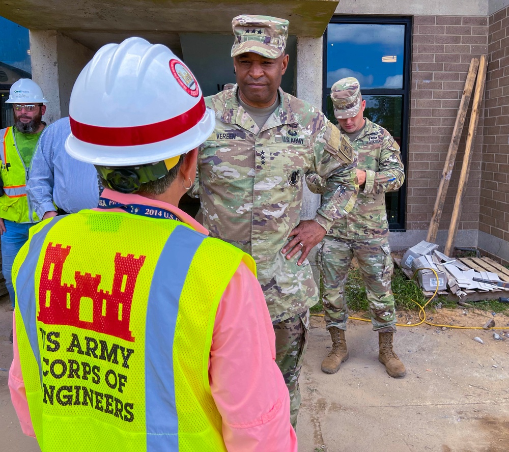 LTG Vereen visits Barracks at Fort Liberty