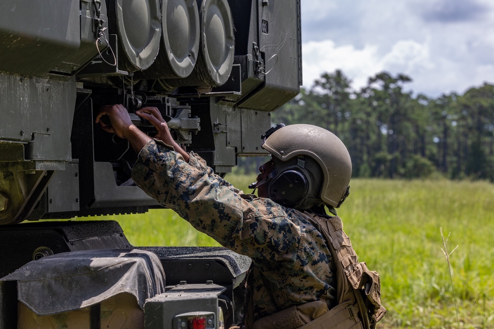 2/10 Marines fire HIMARS