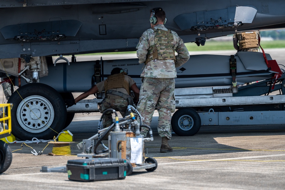 4th FW loads munitions at Langley Air Force Base during RT-23