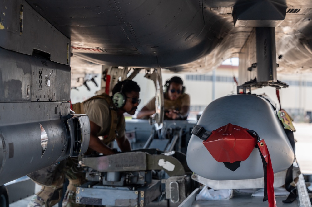 4th FW loads munitions at Langley Air Force Base during RT-23